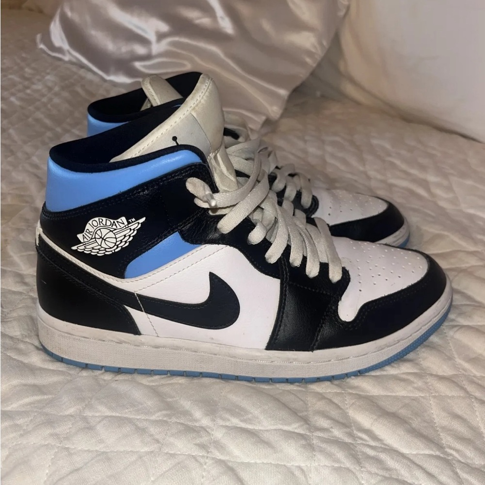 Unisex Nike Air Jordan’s (Size 9) (Good Condition)
